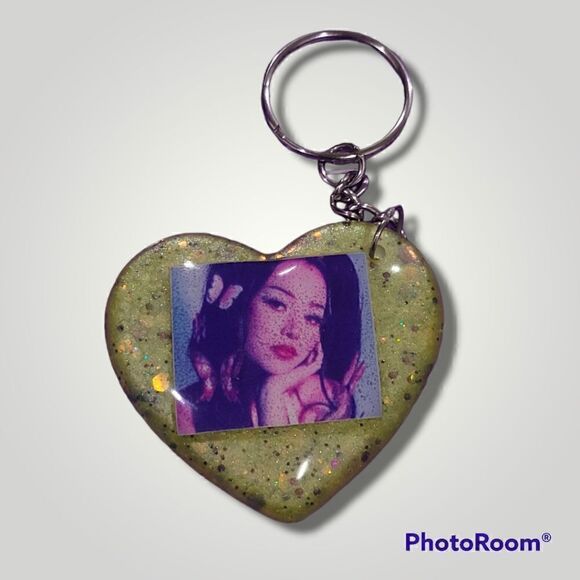 Bella Poarch Yellow Glitter Heart Keychain - Picture 1 of 10
